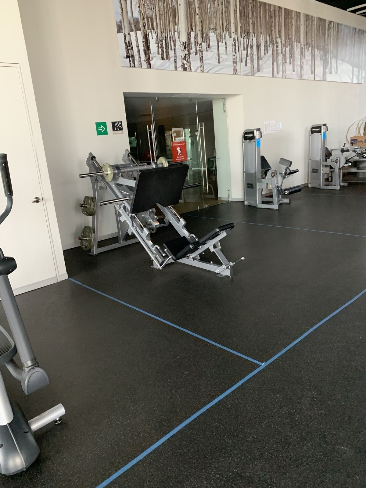 23 of 30: Gimnasio