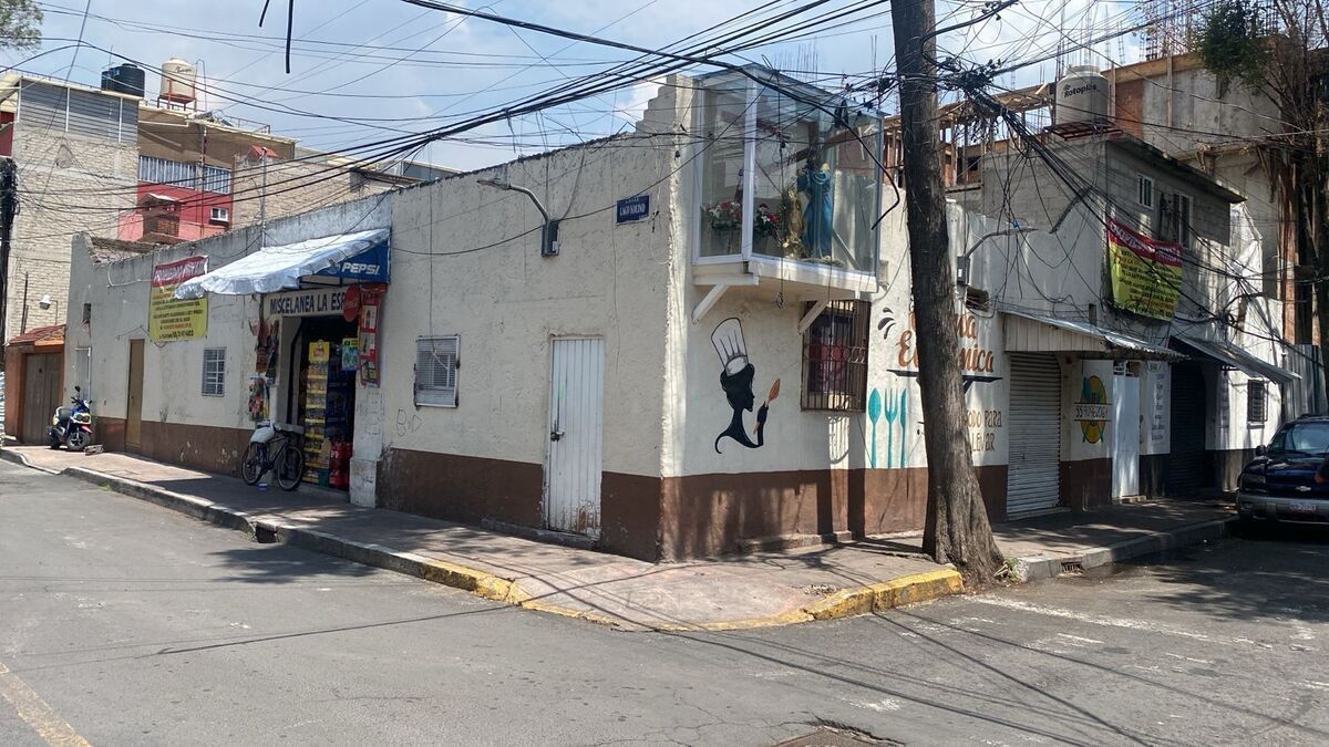 1 of 11: fachada