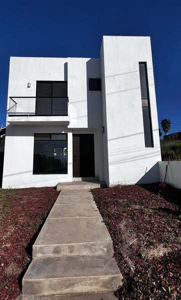 9 of 11: Fachada de la casa