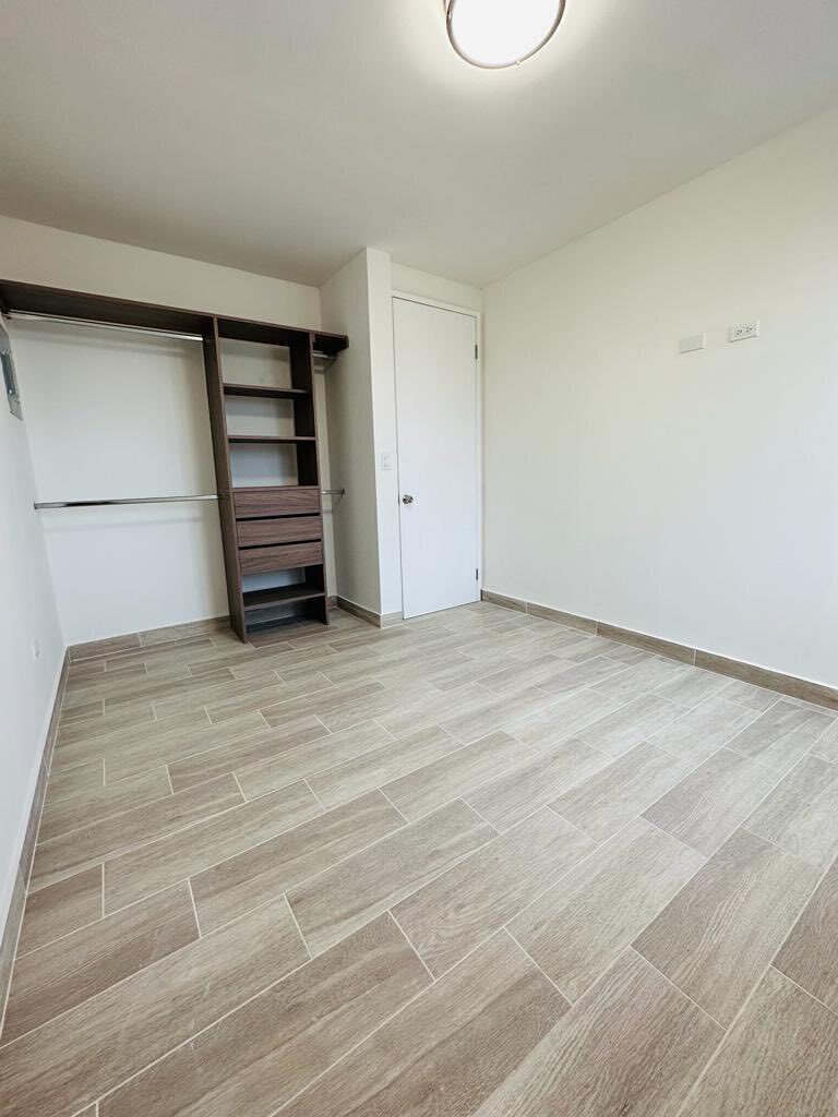 3 of 11: habitación secundaria con closet