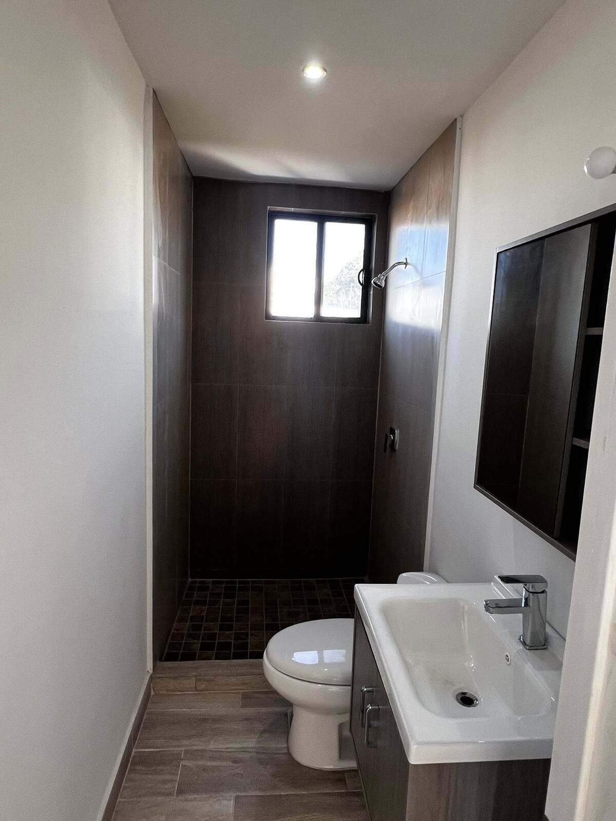 5 of 11: baño completo