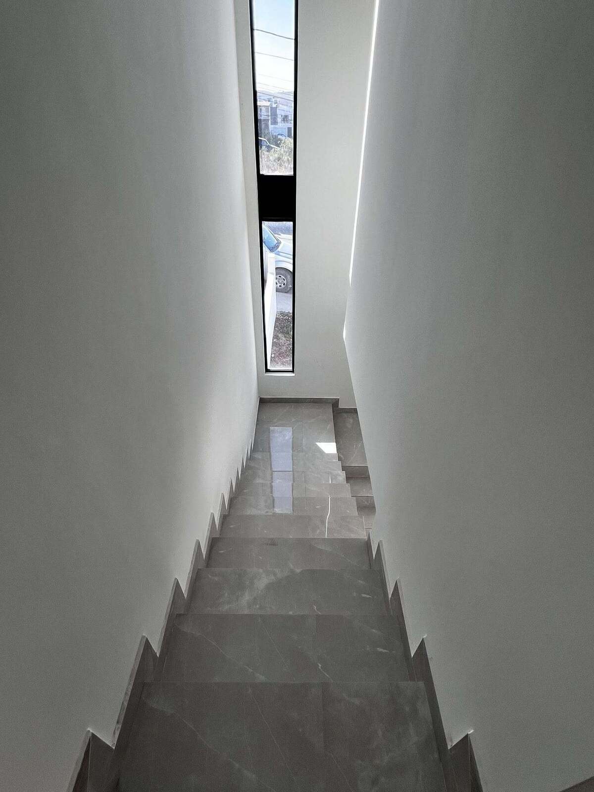 8 of 11: escaleras