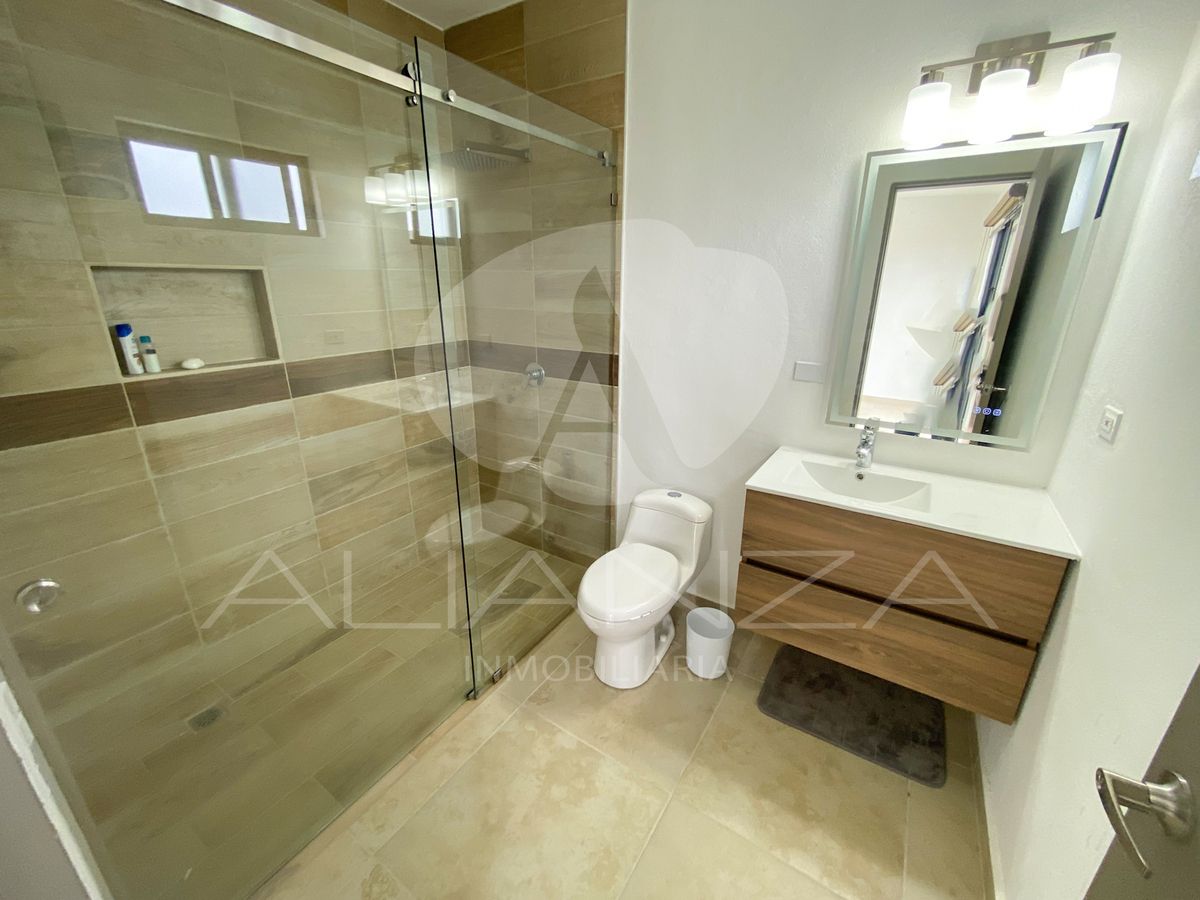 10 de 35: Baño recámara principal planta media