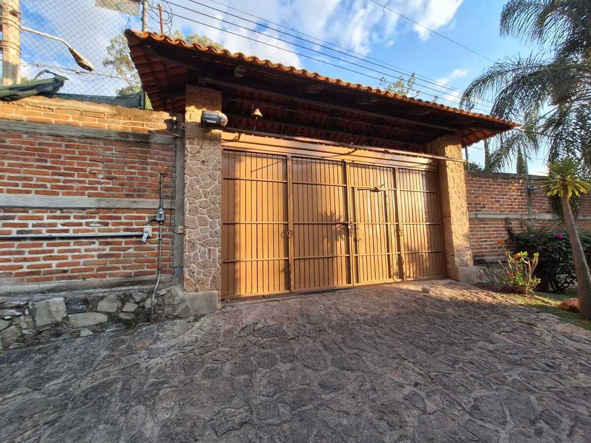 4 of 16: fachada