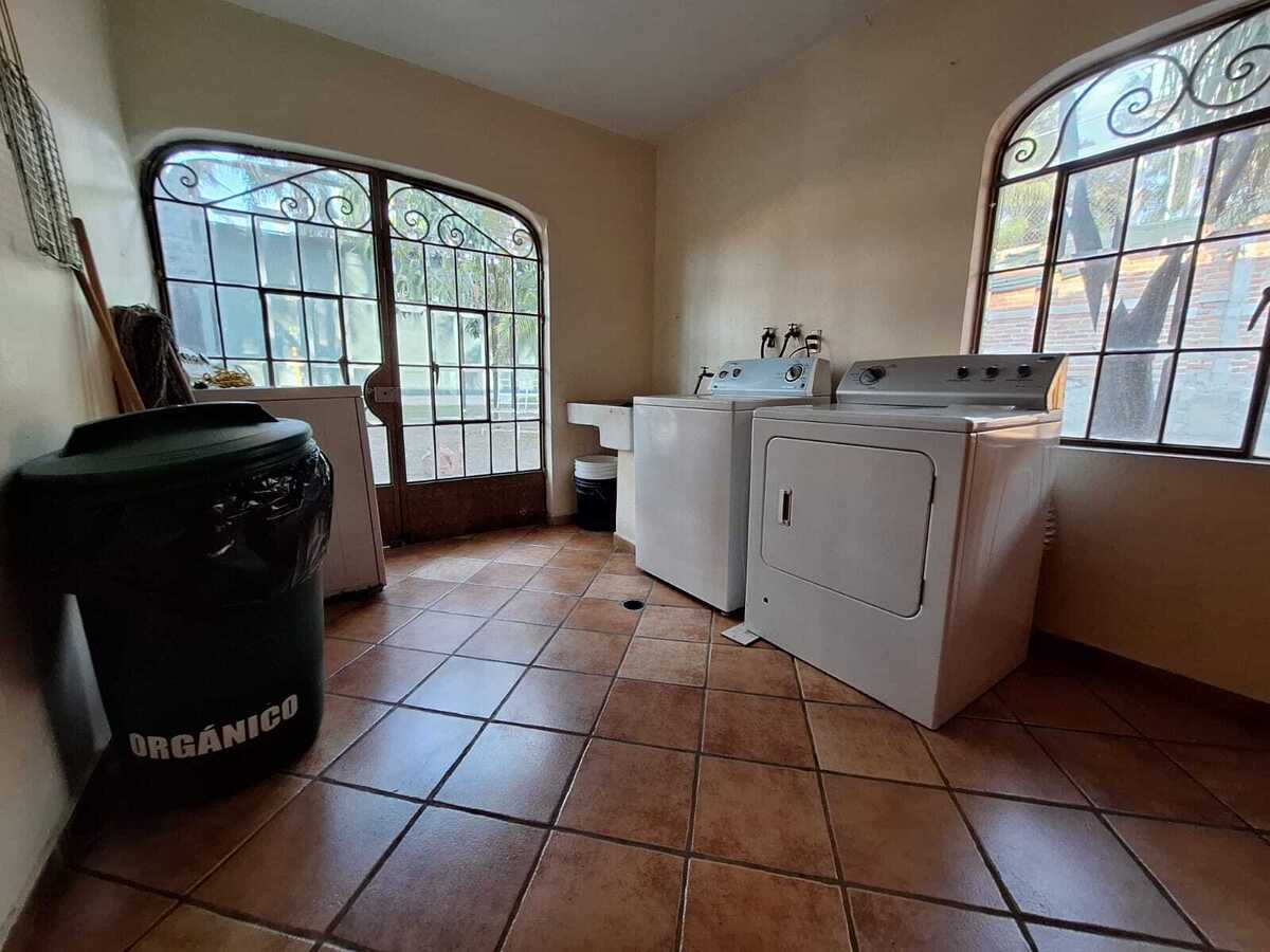 15 of 16: cuarto de lavado