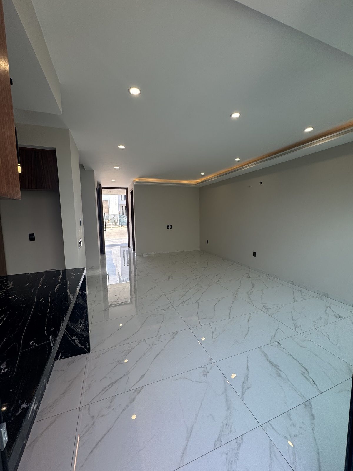 4 of 24: Área de sala y comedor