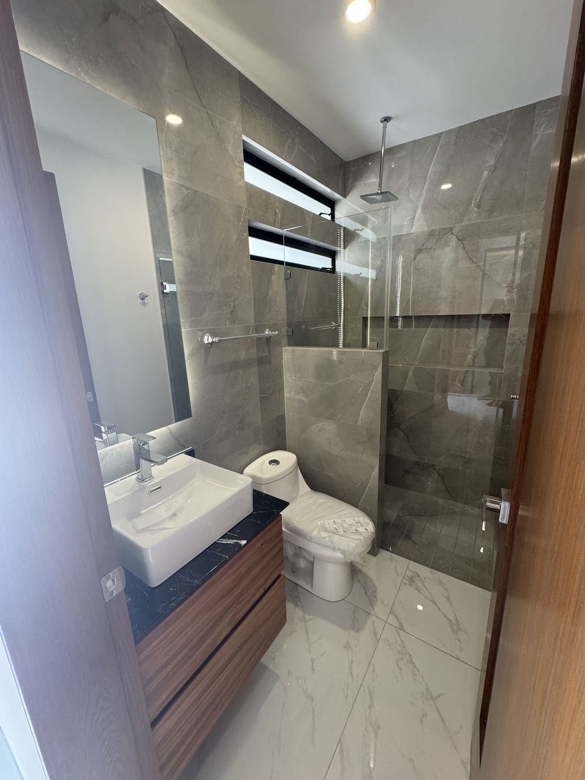 6 of 24: Baño planta baja