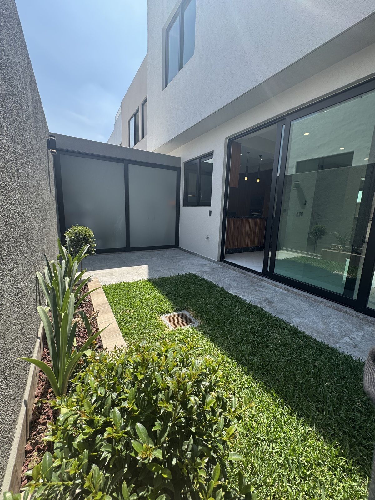8 of 24: Terraza planta baja