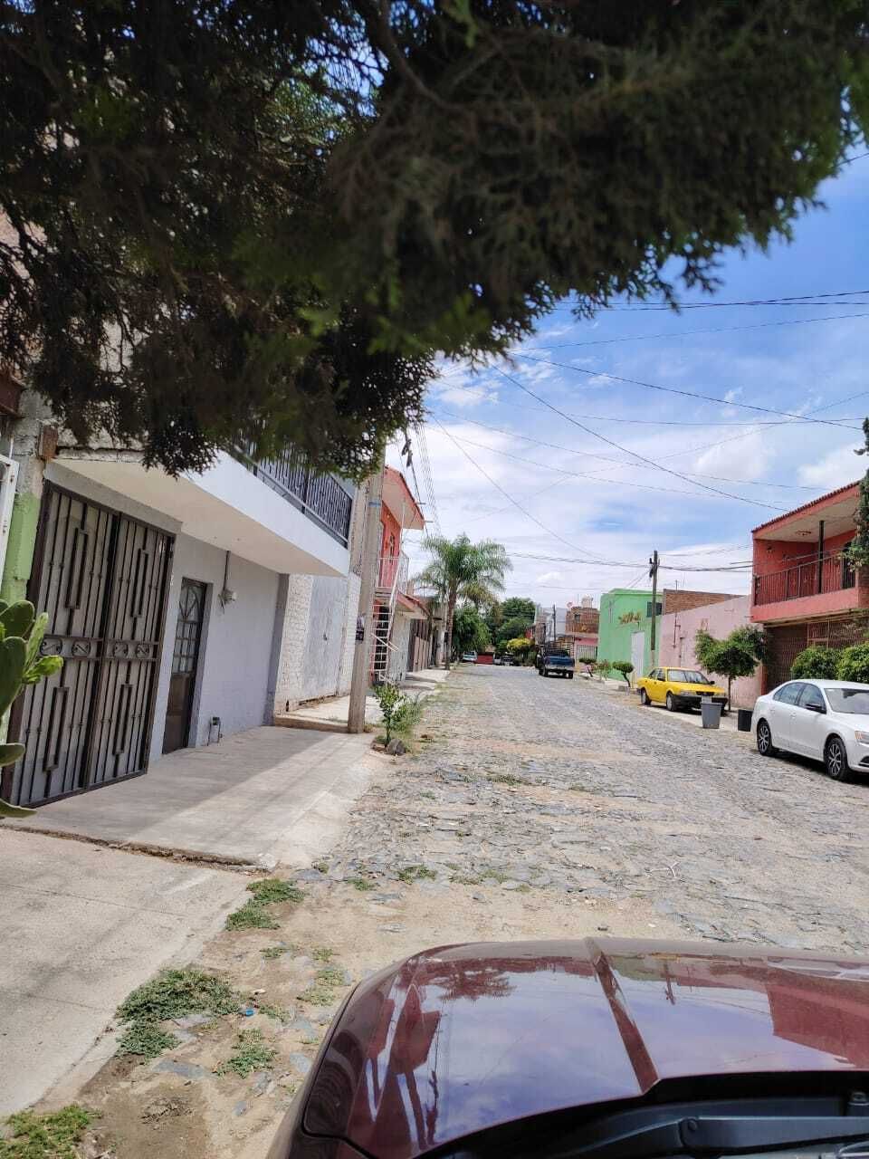 2 of 40: VISTA CALLE