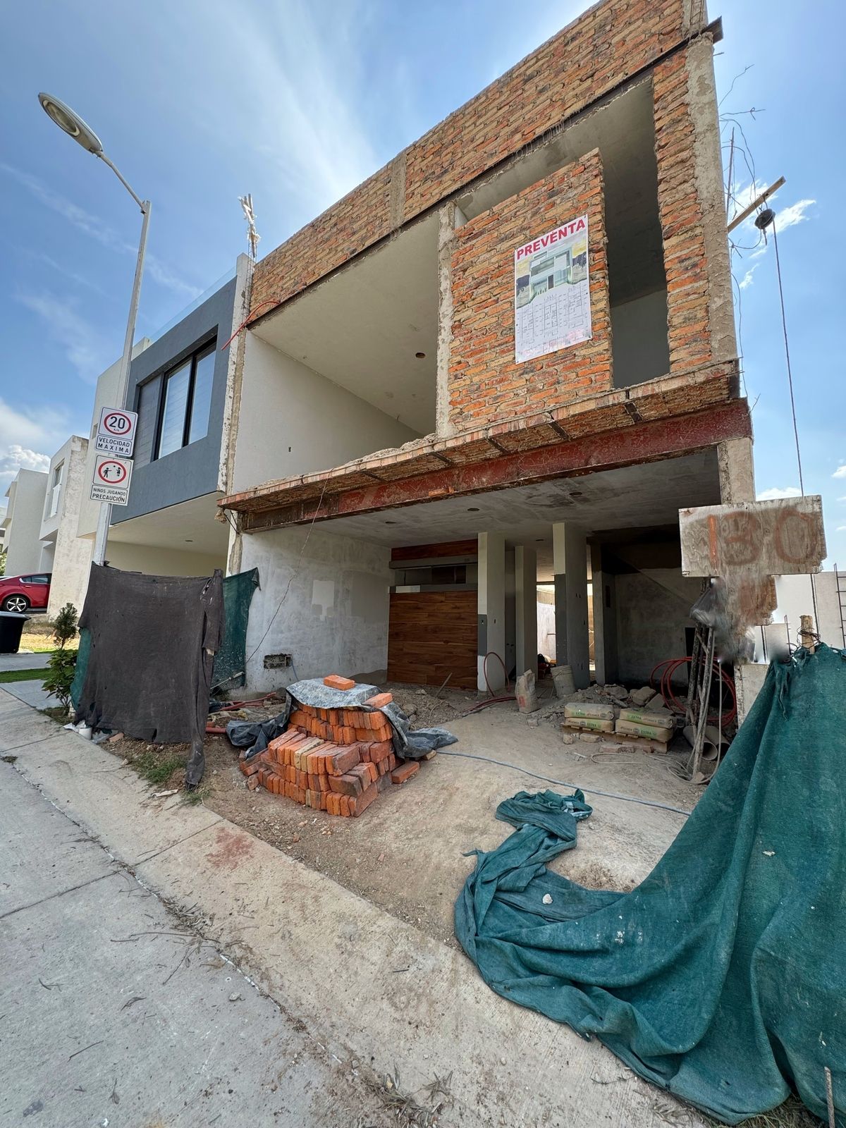 2 de 25: Fachada principal
