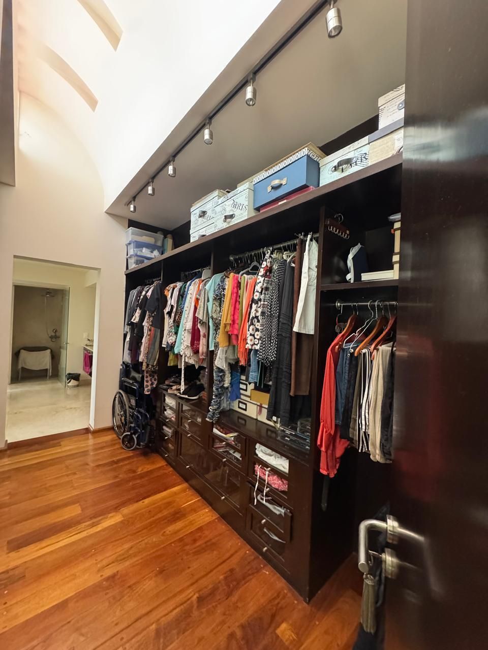 3 de 22: Closet y baño privado