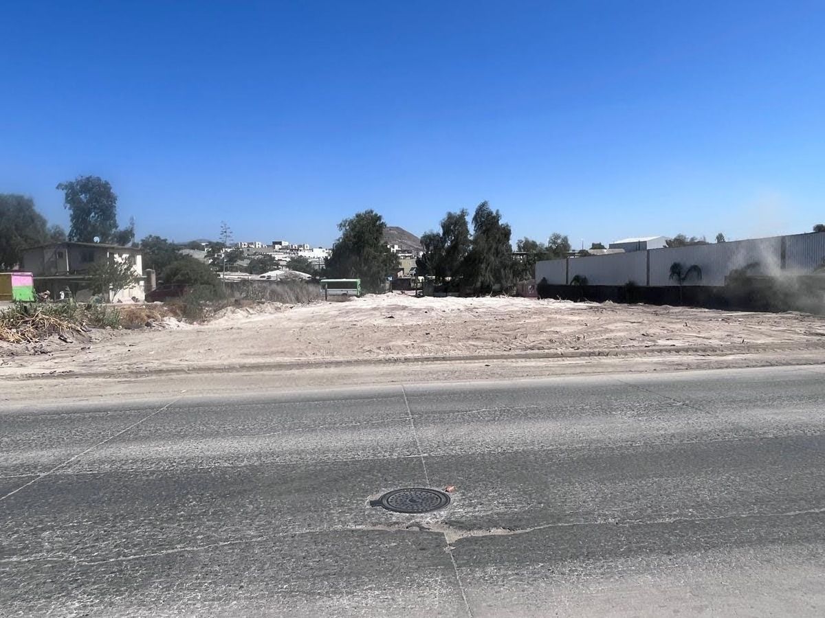 Venta de Terreno en Av. Lazaro Cardenas, Francisco Villa, Tijuana, B.C.