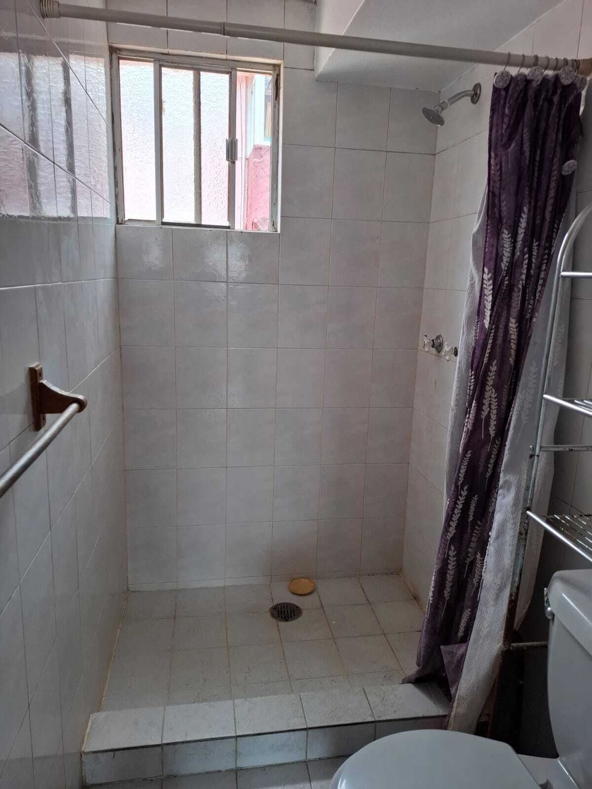 10 of 16: Baño