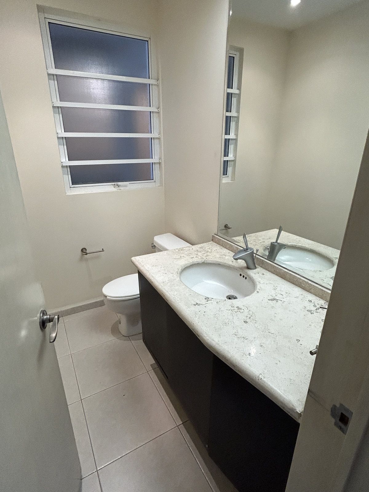 22 of 24: BAÑO VISITAS FAMILY