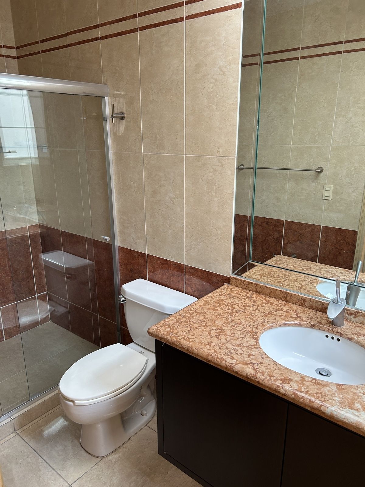 16 of 24: BAÑO DOS