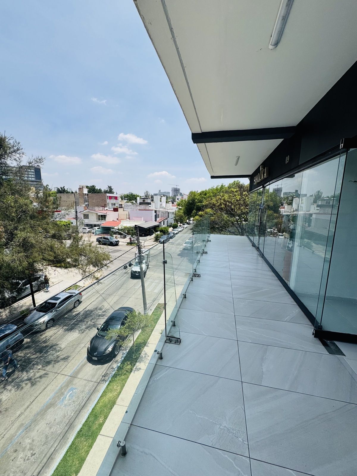 5 of 12: Local comercial