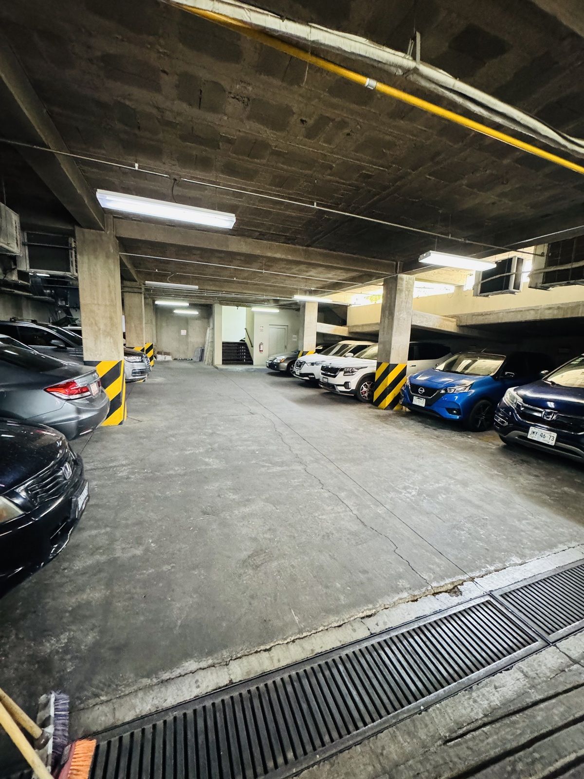 10 of 12: Estacionamiento