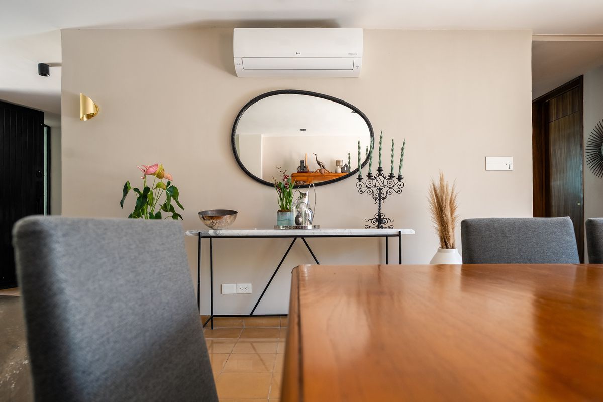 5 of 20: Muro divisorio comedor