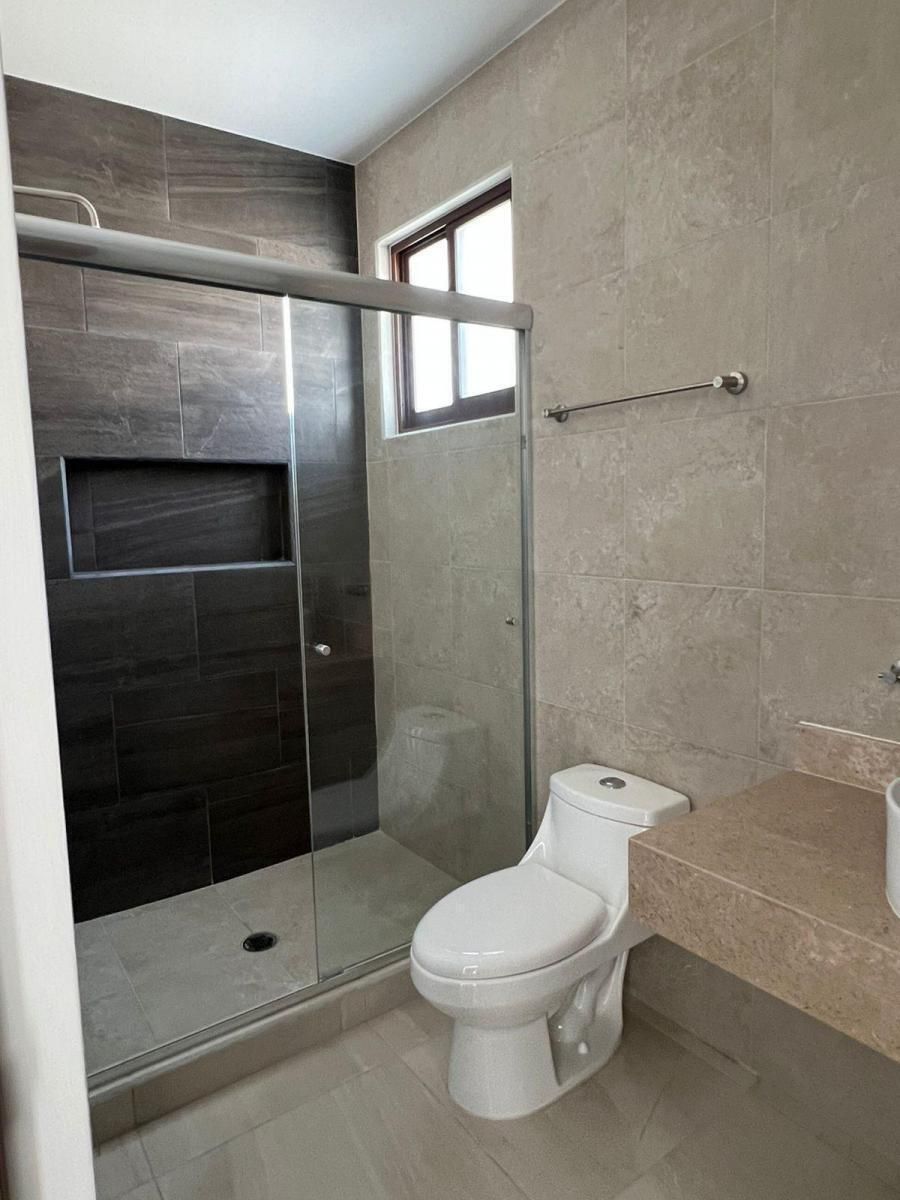 15 de 44: Baño recamaras secundaria
