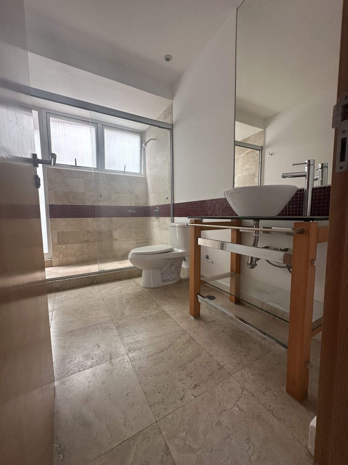 8 de 18: BAÑO COMPLETO
