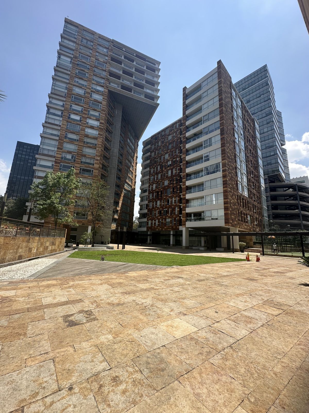 10 de 18: FACHADA TORRES DE DEPARTAMENTOS