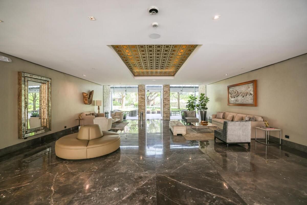 22 de 26: Lobby Serena