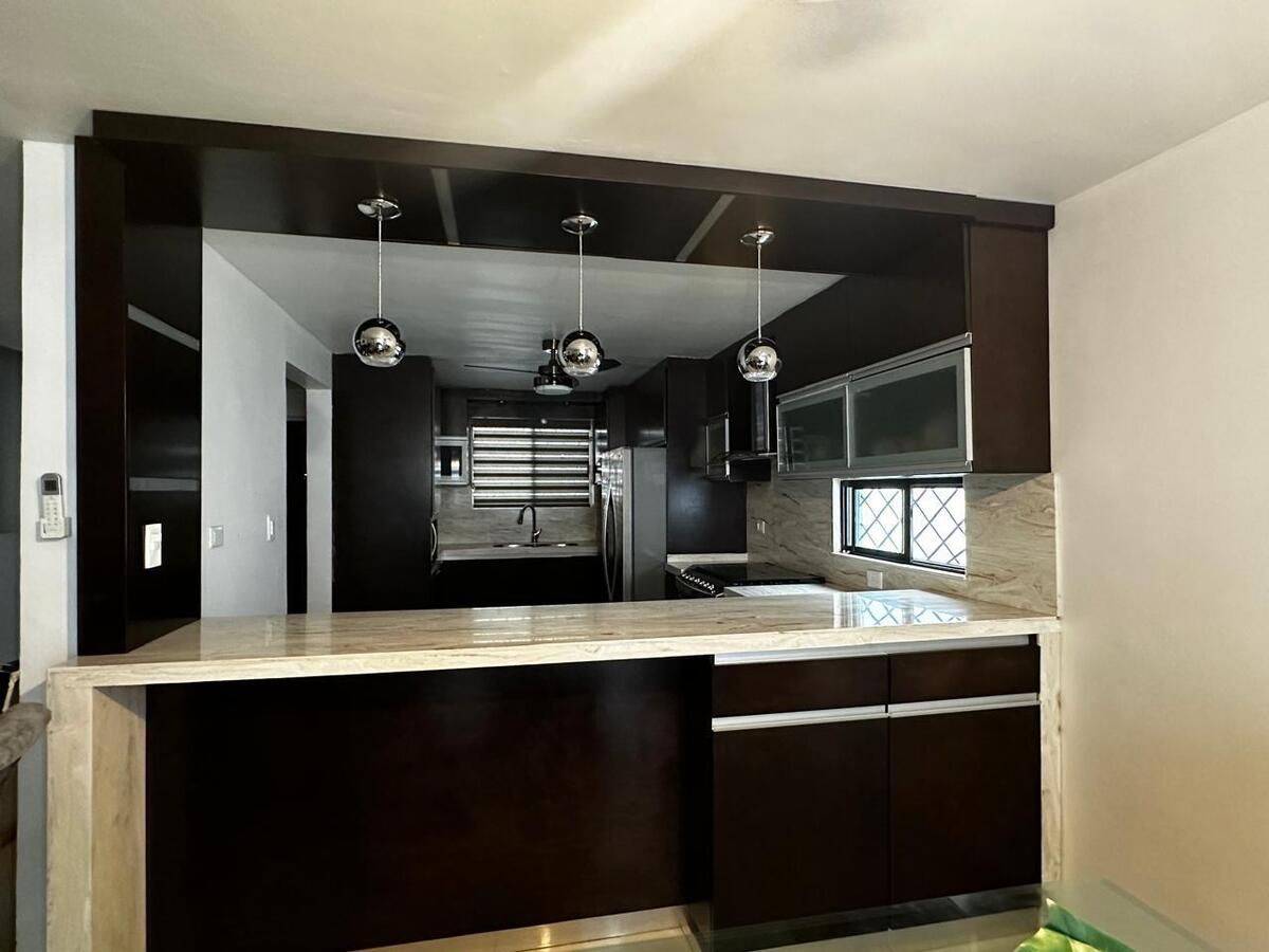 3 de 11: Barra de cocina y comedor