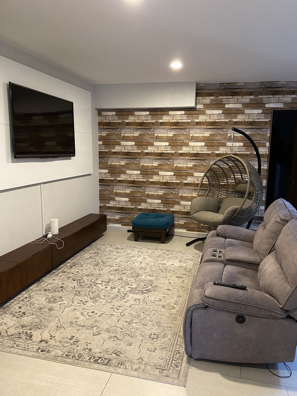 30 de 39: SALA DE T.V. CON SILLONES RECLINABLES