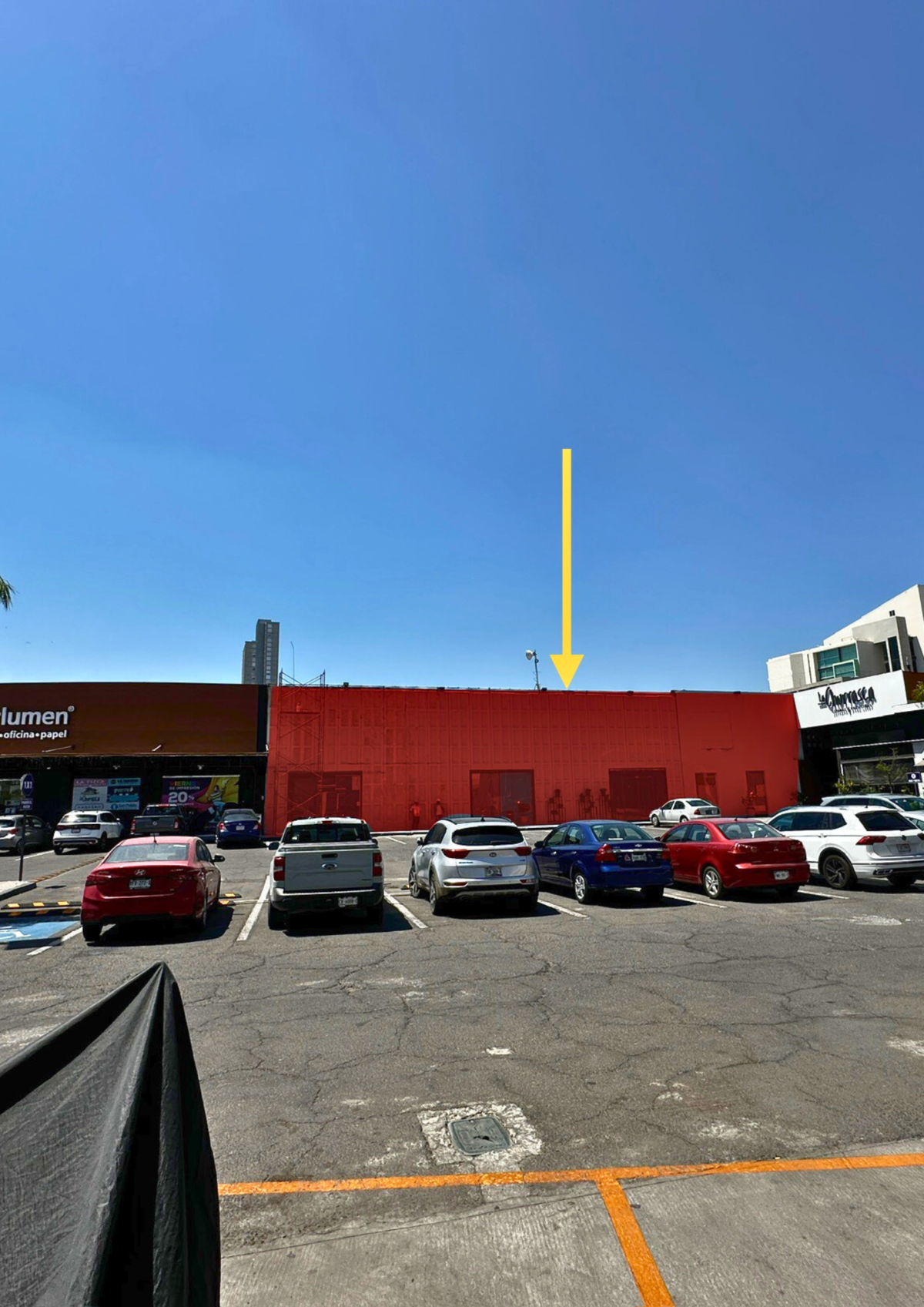 5 de 27: Fachada del local