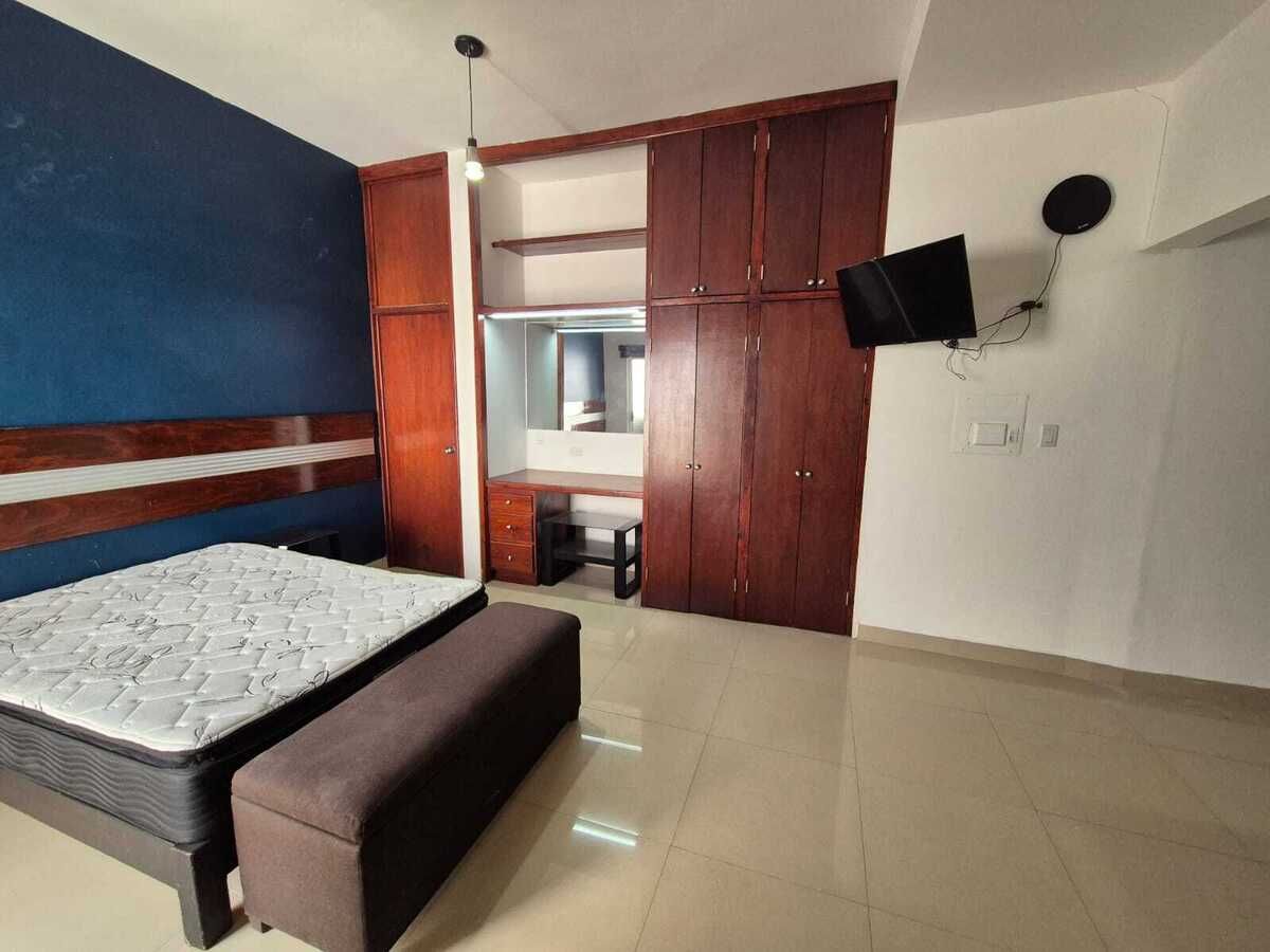 2 de 13: Closet de pared con escritorio