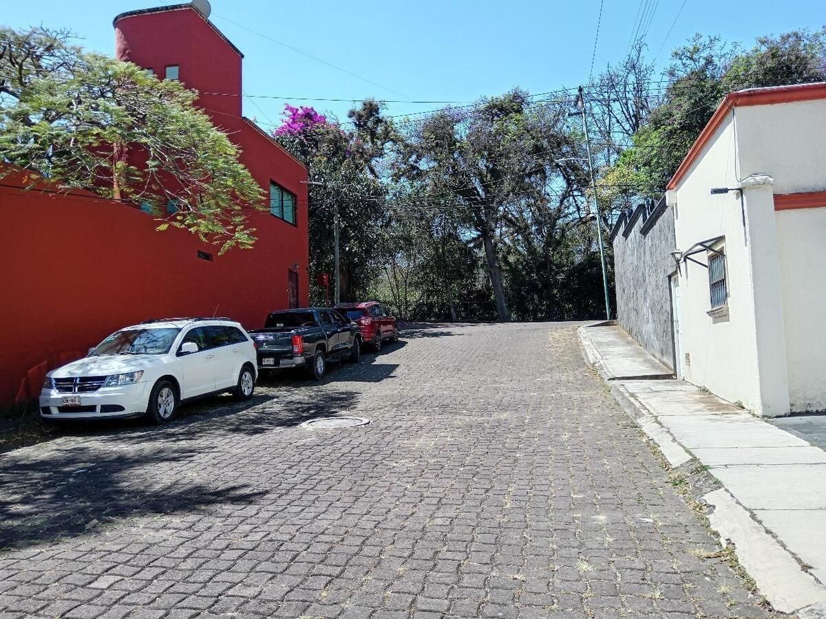 2 de 23: Calle tranquila