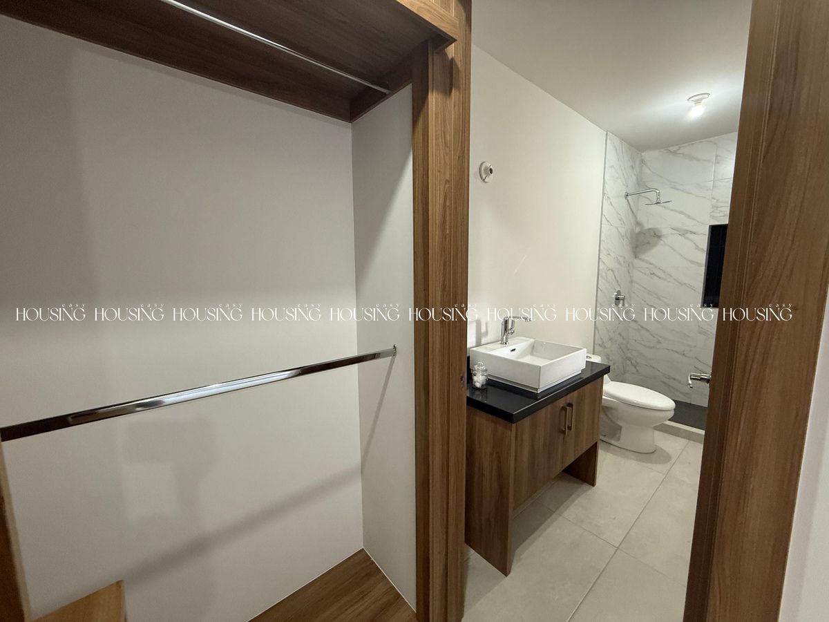 4 de 17: Clóset y baño completo
