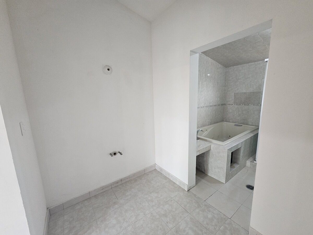 18 of 19: Baño principal