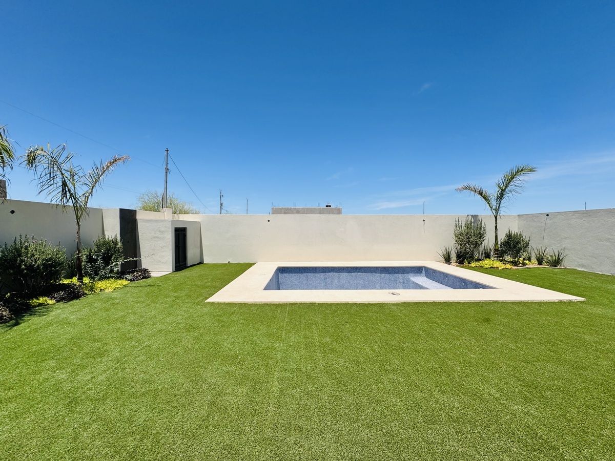 3 of 39: Casa club