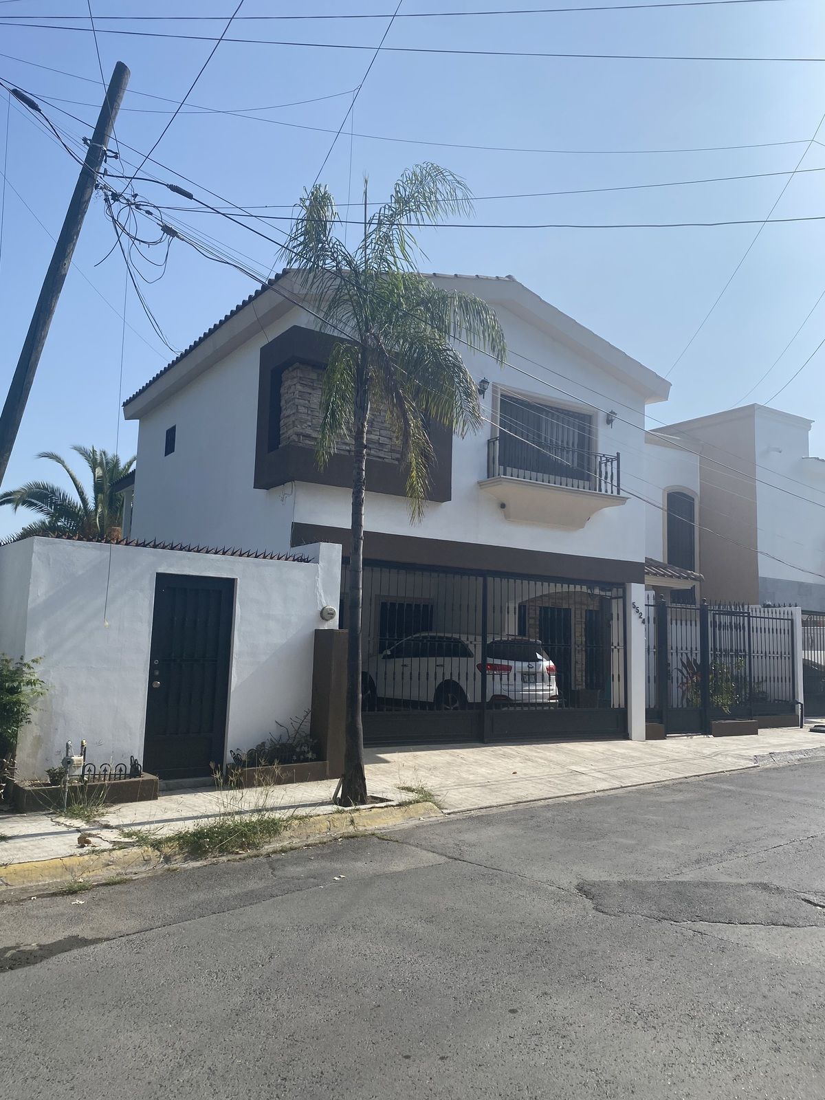 3 of 28: Fachada