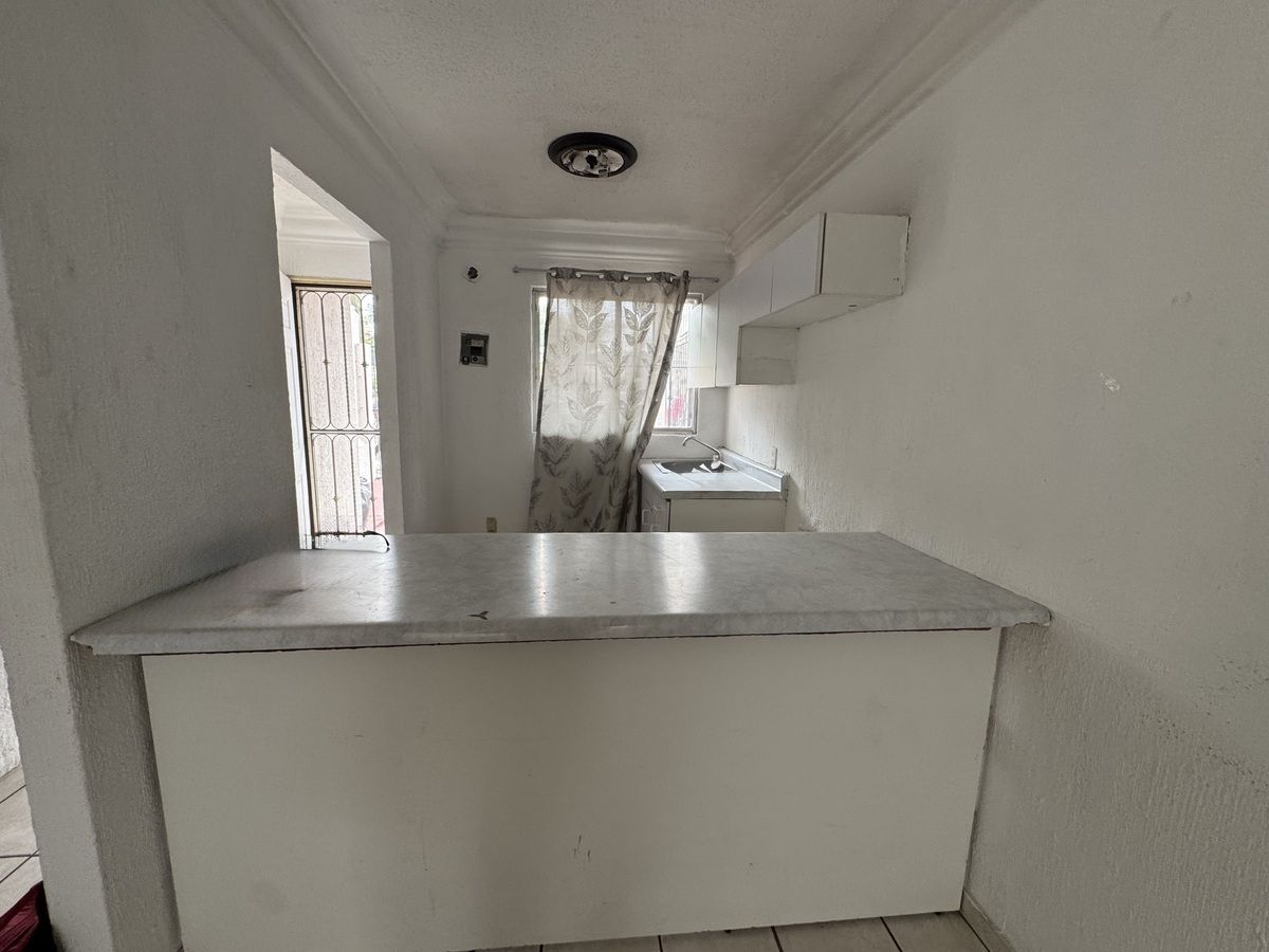 2 of 14: Barra Cocina