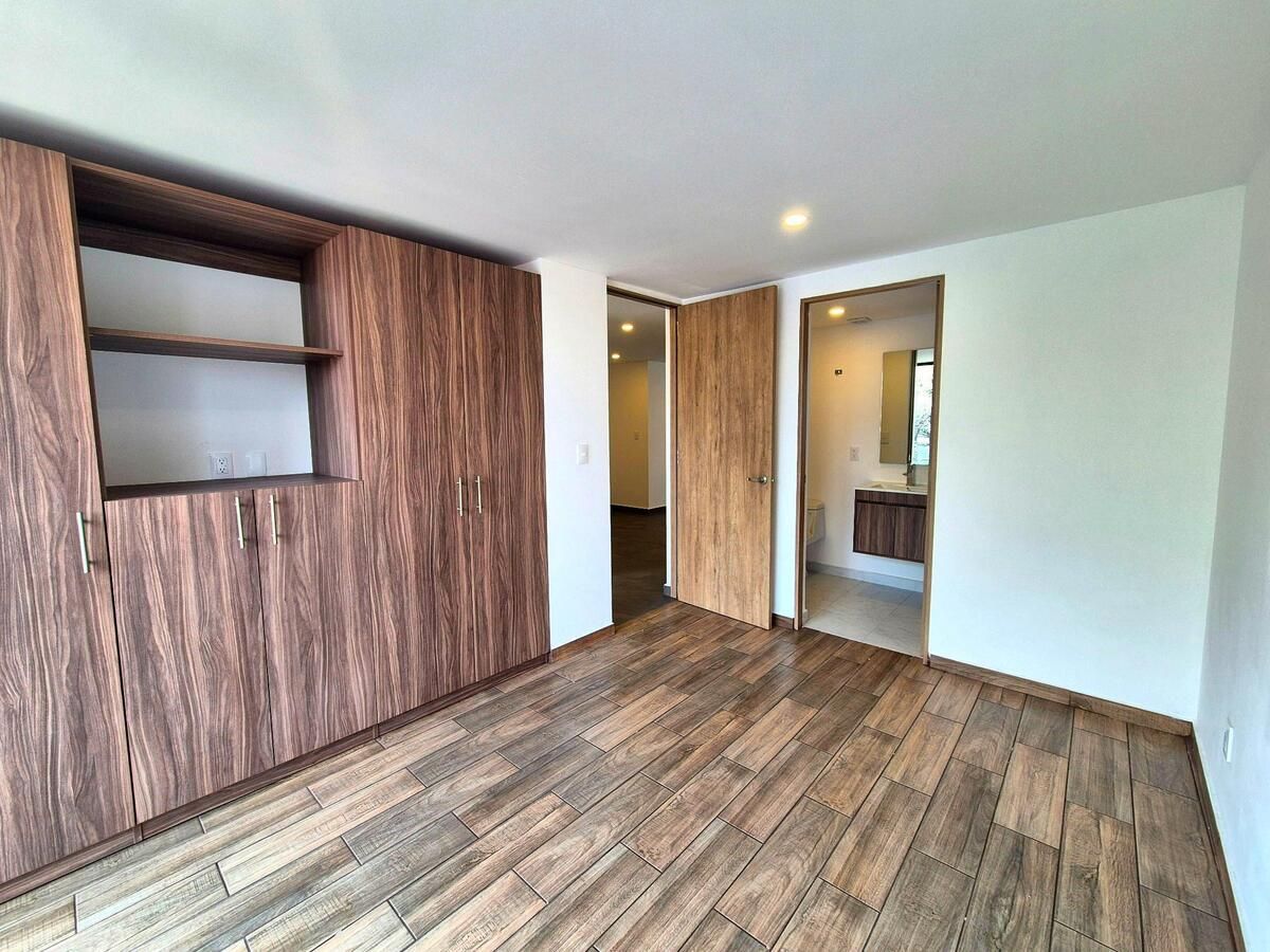 19 de 25: RECAMARA PRINCIPAL CON BAÑO COMPLETO