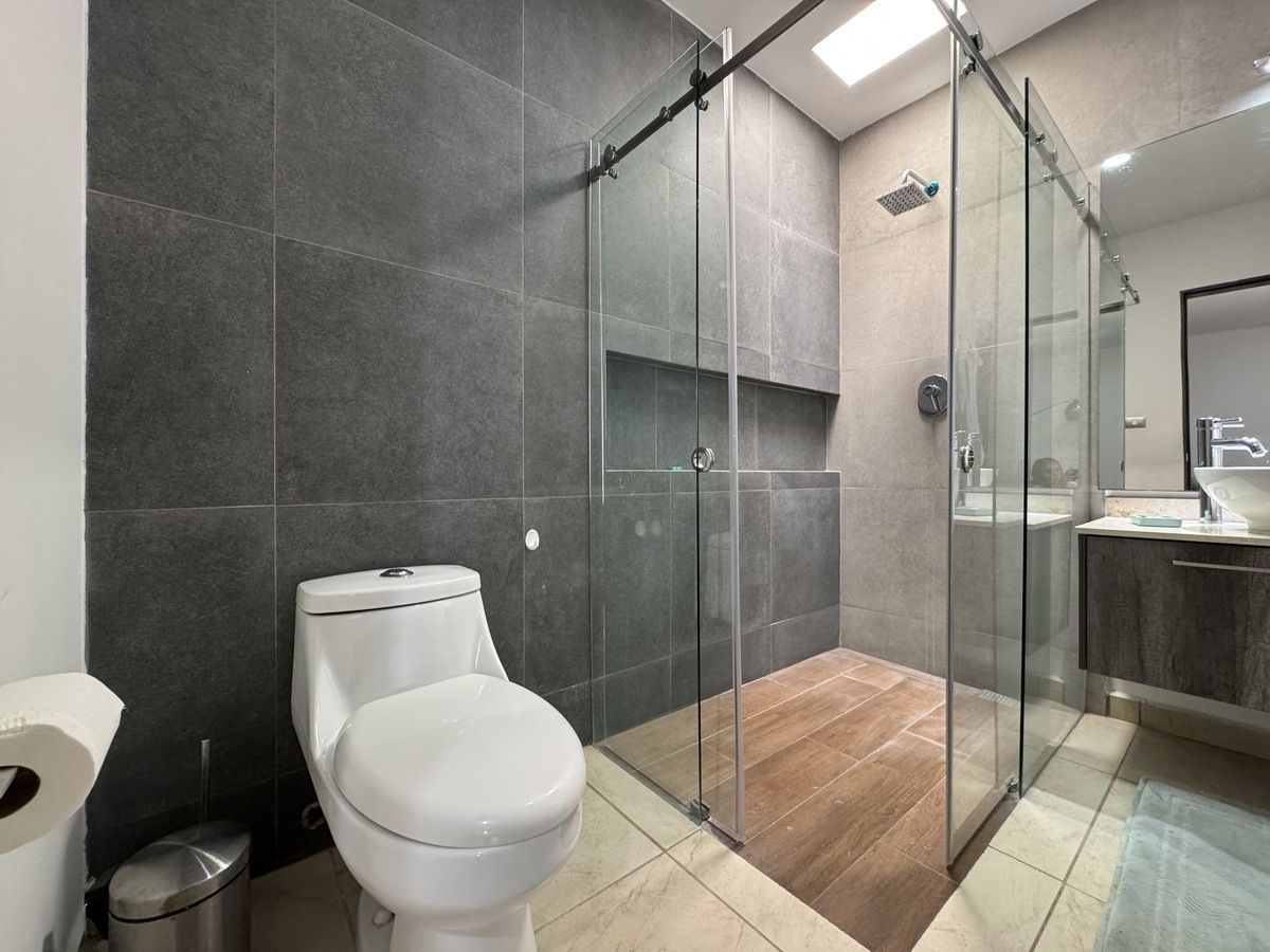 17 de 37: Baño completo