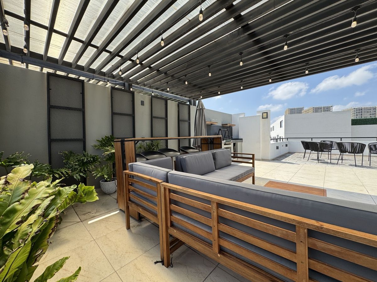 29 de 37: Terraza con pérgola