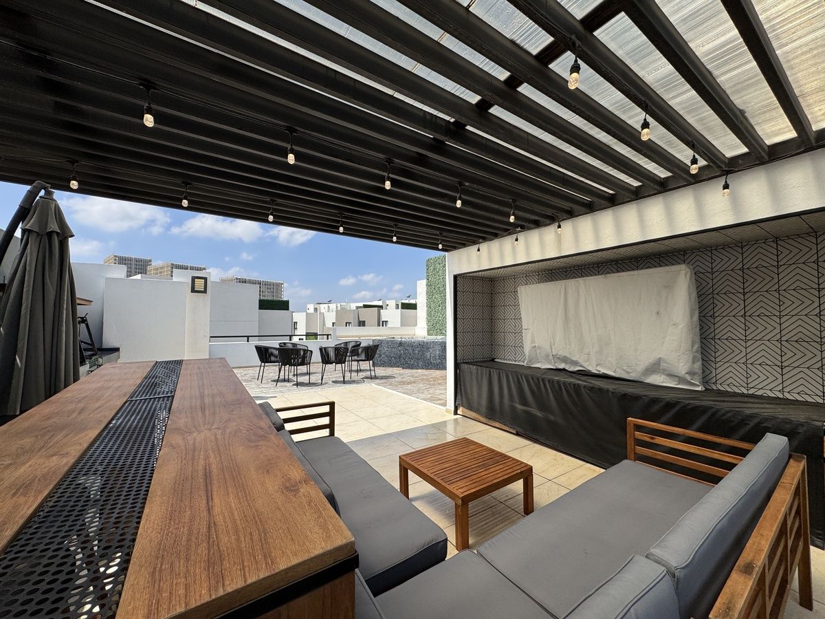 28 de 37: Terraza con pérgola