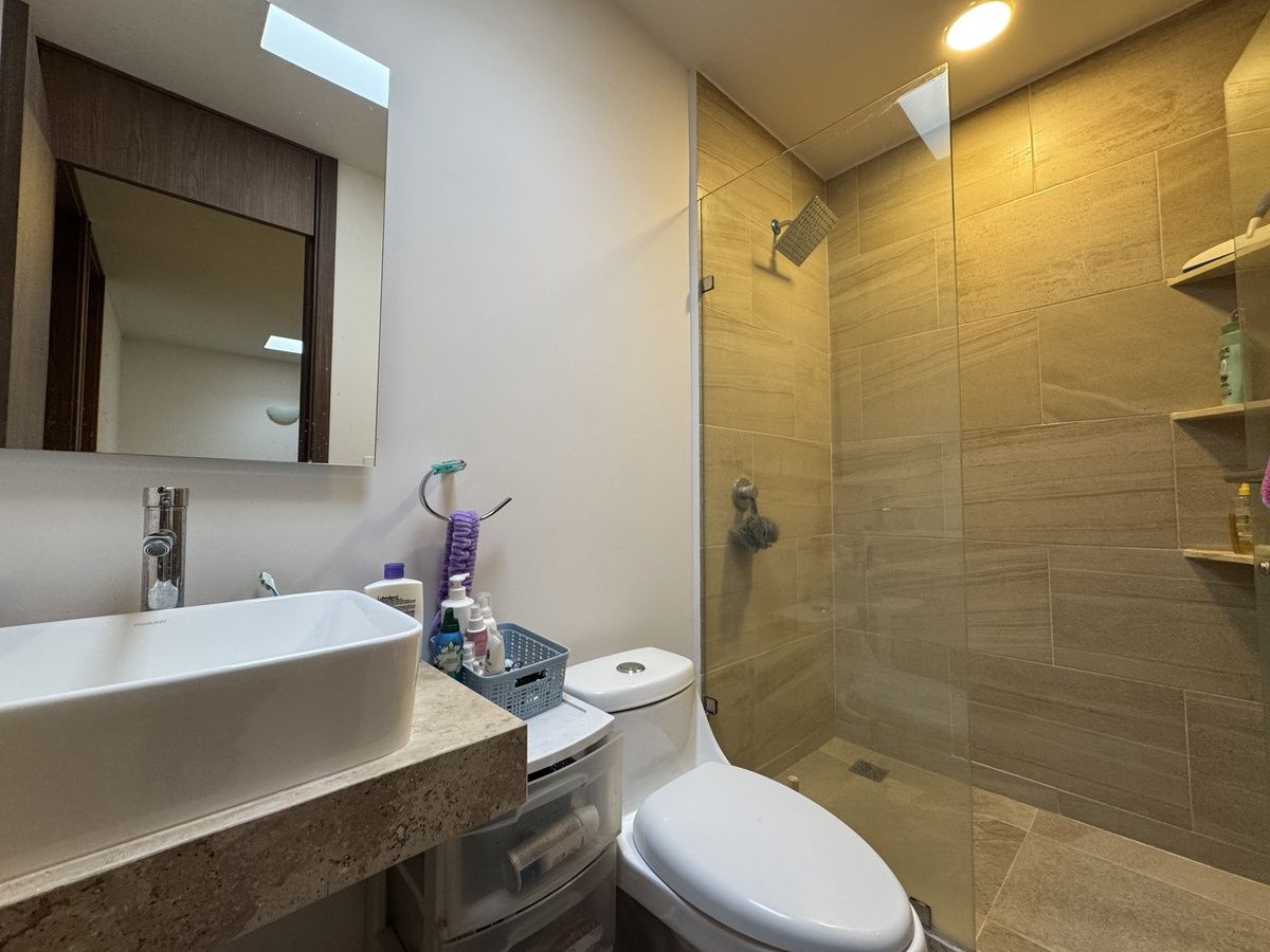 13 de 17: Baño completo