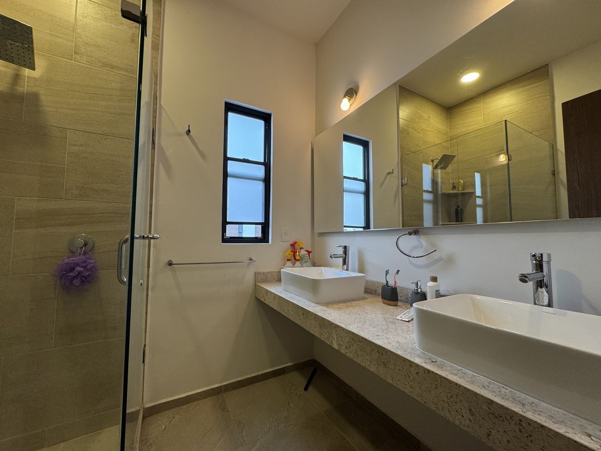 17 de 17: Baño completo con doble ovalin