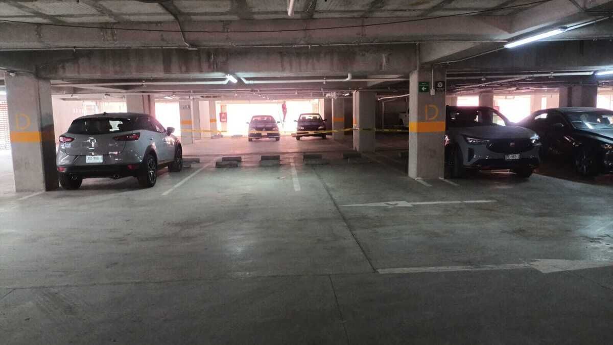 5 de 22: 1 espacio de estacionamiento en Sótano 1