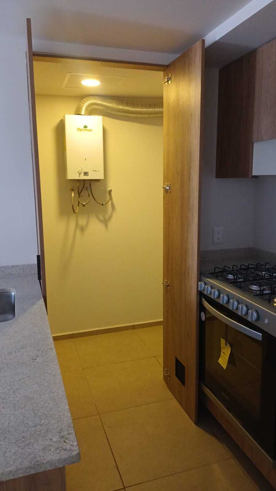 5 of 17: Cuarto de lavado con preparación para secadora y lavadora