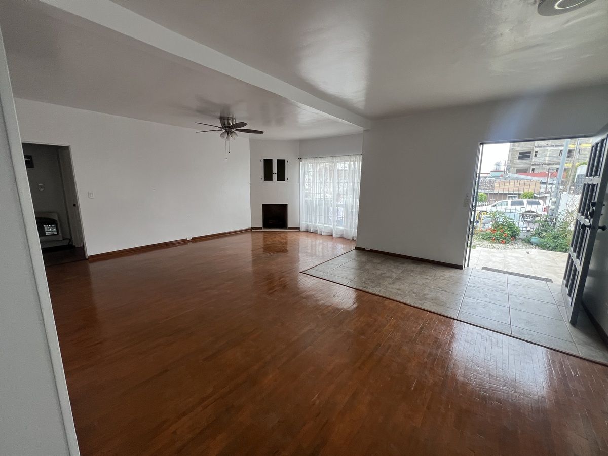 Sala con chimenea funcional