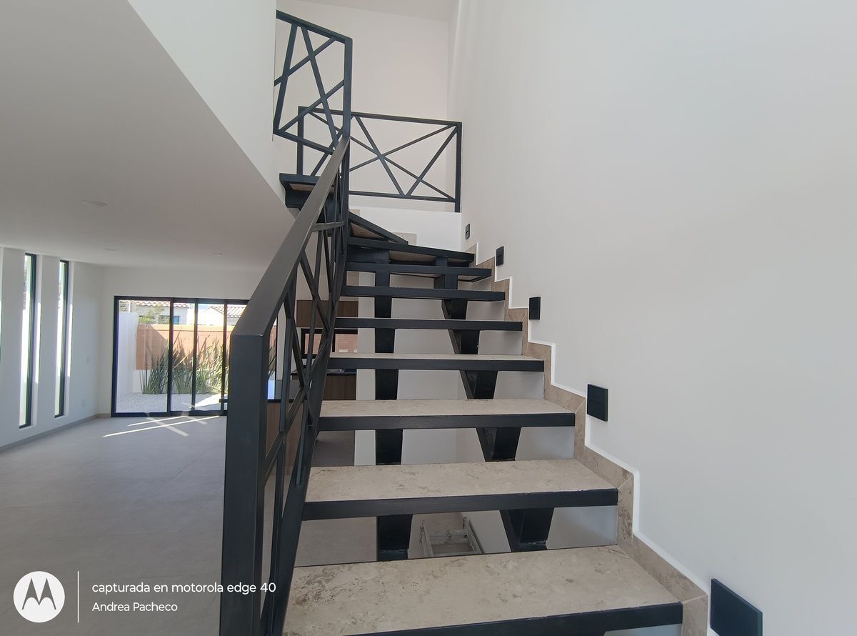 11 of 25: escaleras de herrería artistica