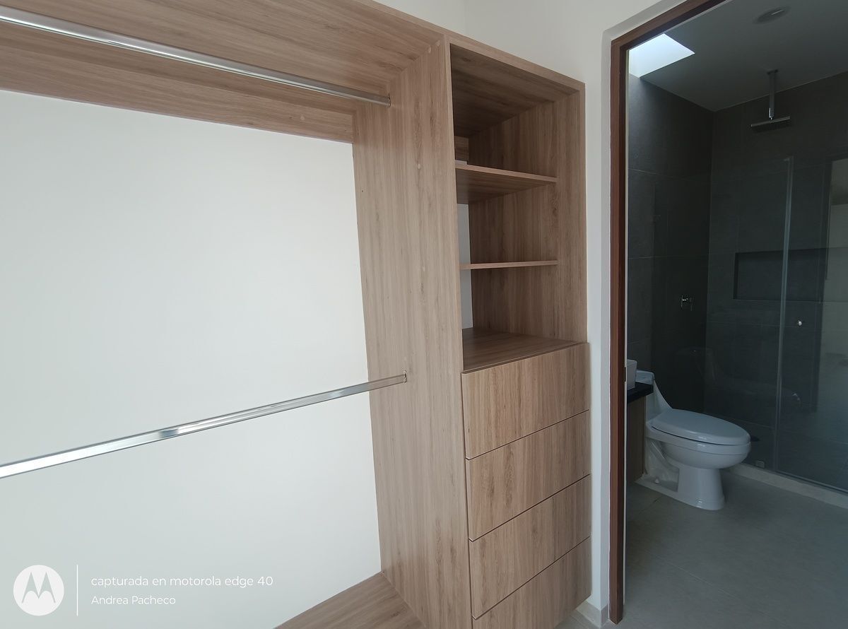 15 of 25: walking closet