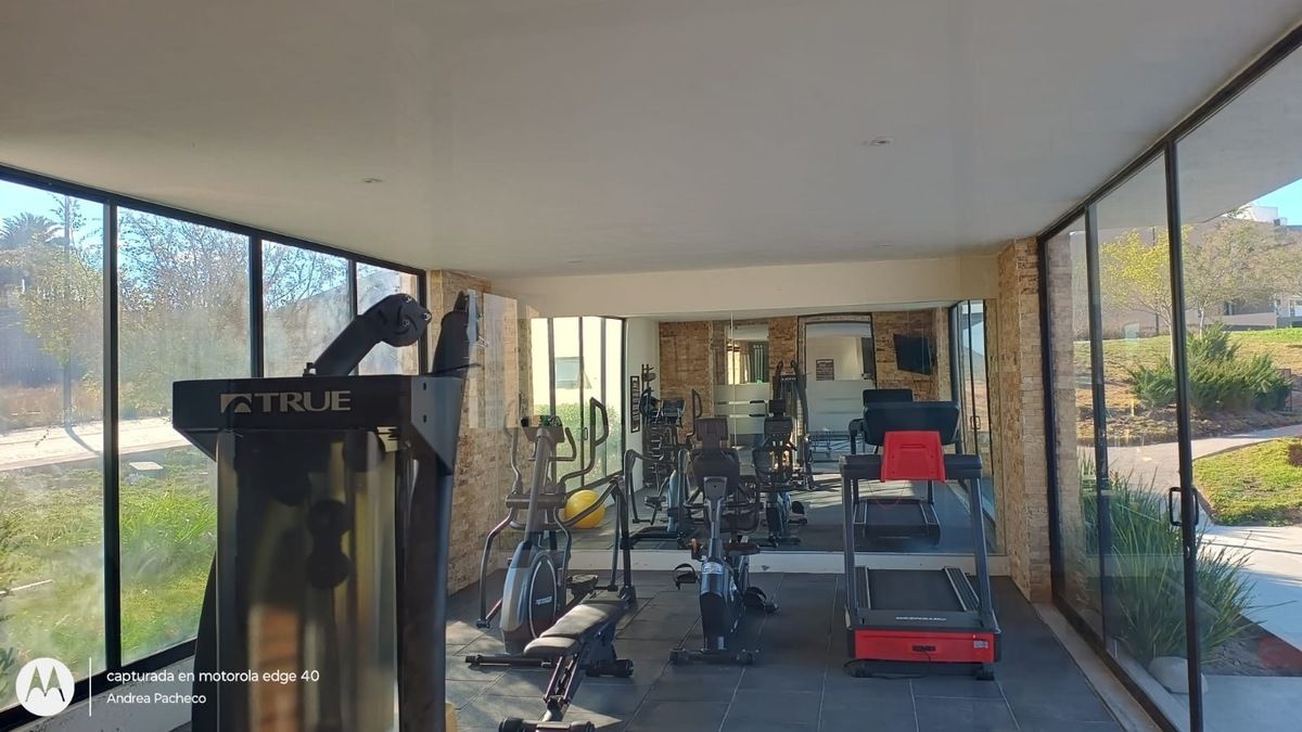 24 of 25: Gimnasio
