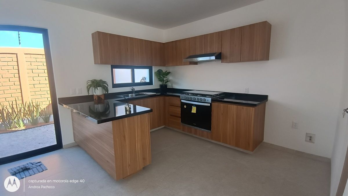 4 de 15: COCINA EQUIPADA