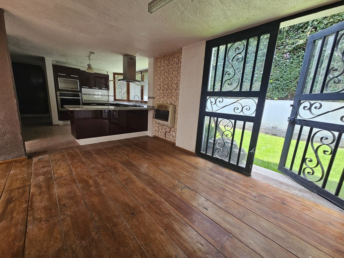 11 of 29: Cocina junto al jardin